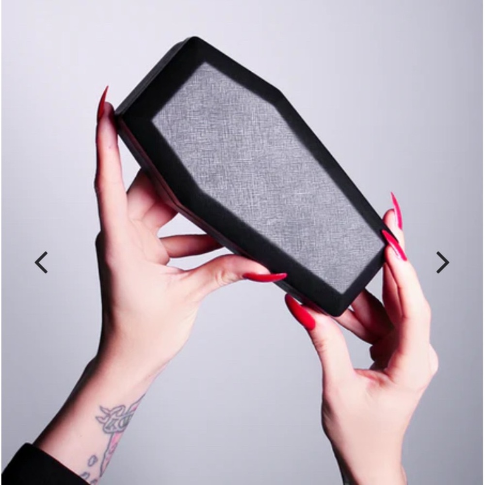 La Femme En Noir Coffin Case